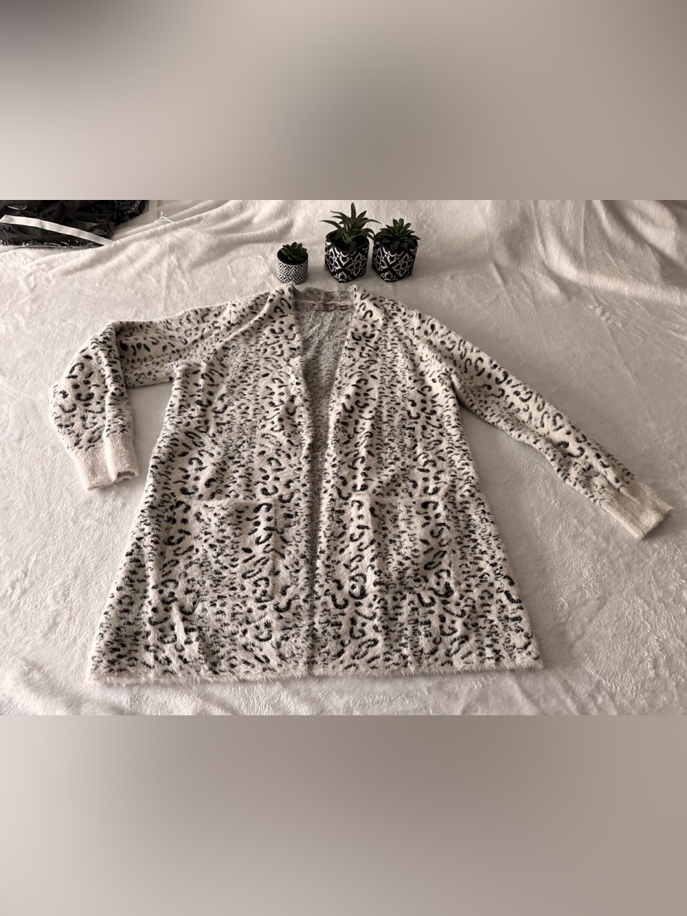 Evolution By Cyrus Wallie Fuzzy Cardigan Sweater M